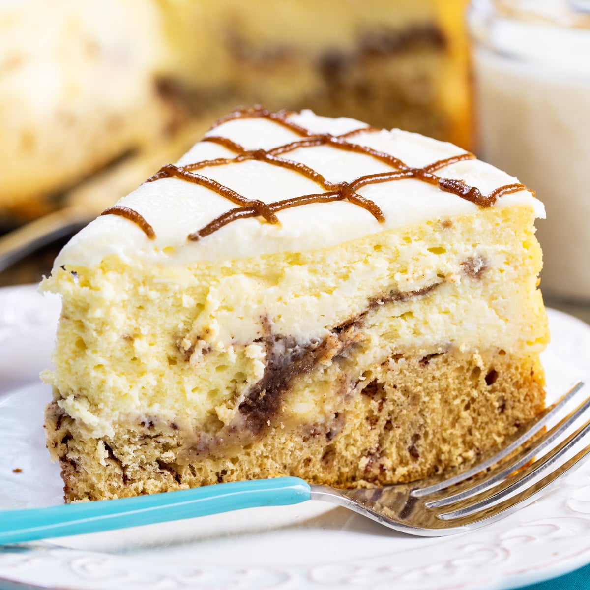 Cinnamon Roll Cheesecake
