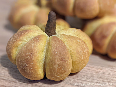 Pumpkin Shaped Bread or Rolls #BBB
